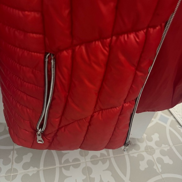 GUESS Red Puffer coat - Size XL (Fits like a Medium/Large) - Picture 4 of 5